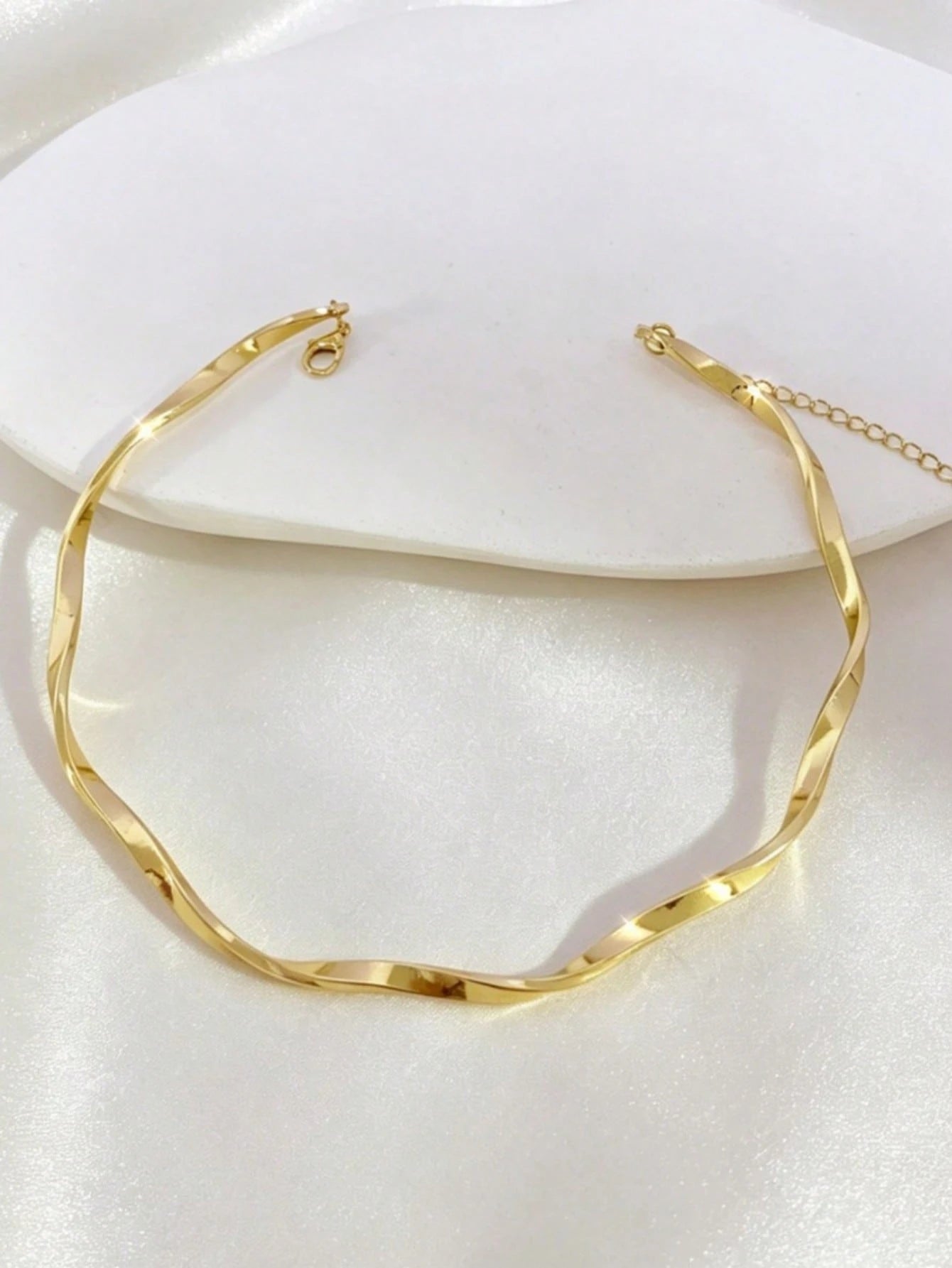 Gold Wave Choker Necklace – Minimalist Sculptural Statement Collar