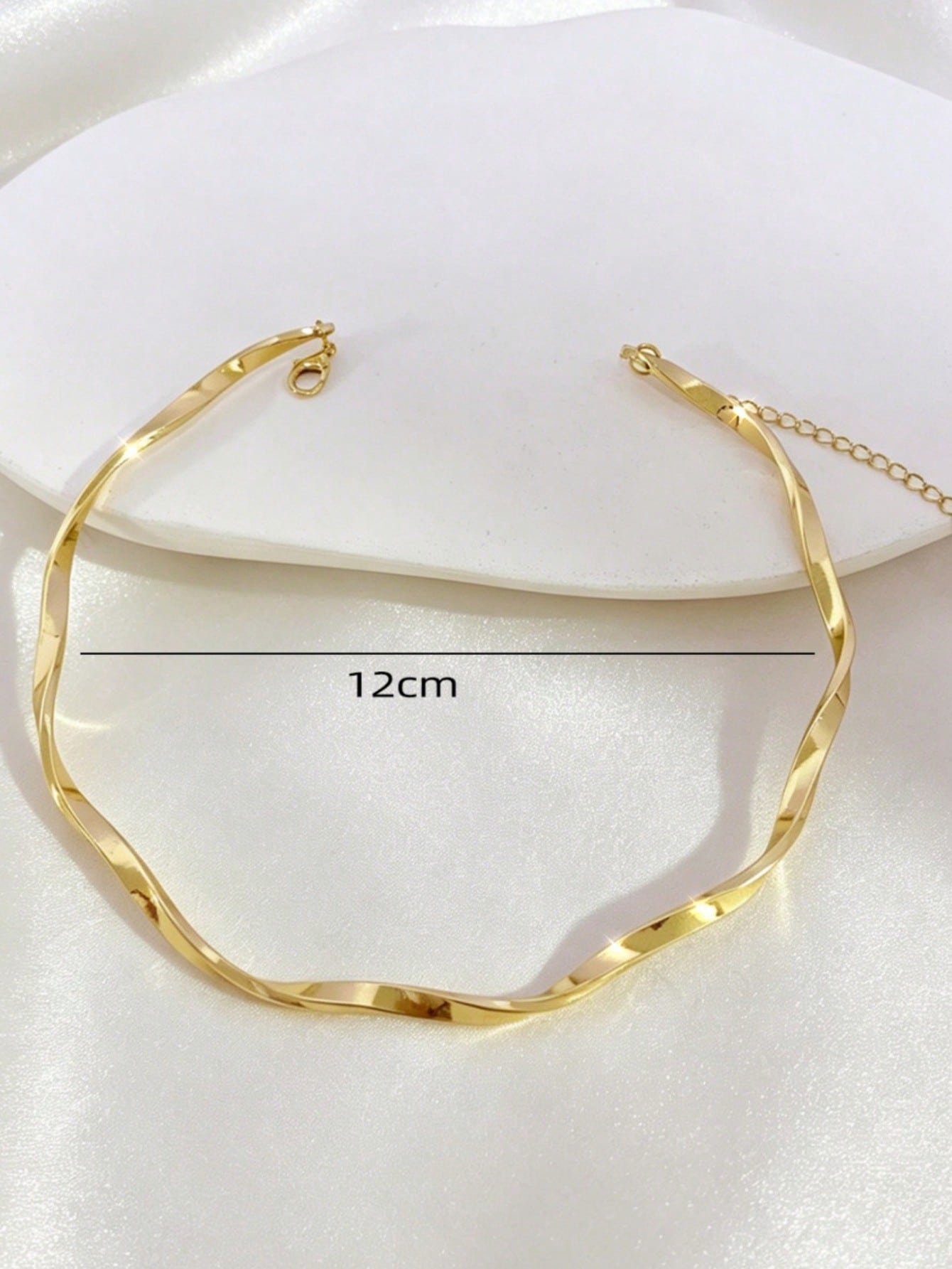 Gold Wave Choker Necklace – Minimalist Sculptural Statement Collar