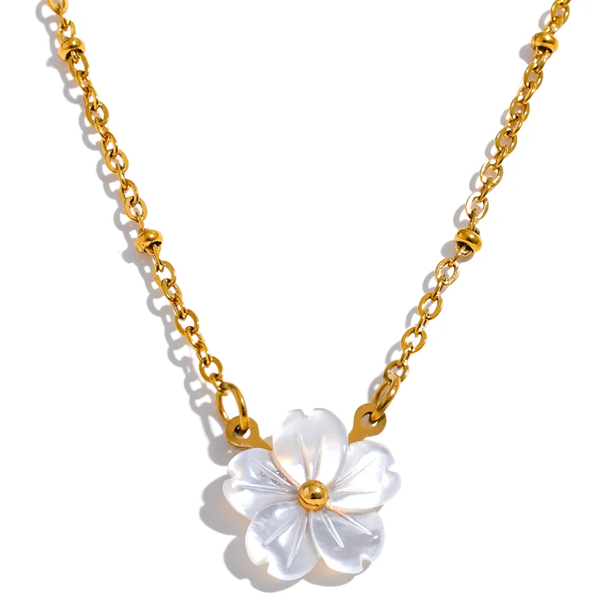 Gold necklace with a white floral pendant on a white background, featuring the brand 'Yi Shu Pu'.